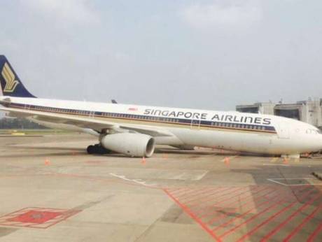Singapore Airlines jet collapses during checks; no injuries