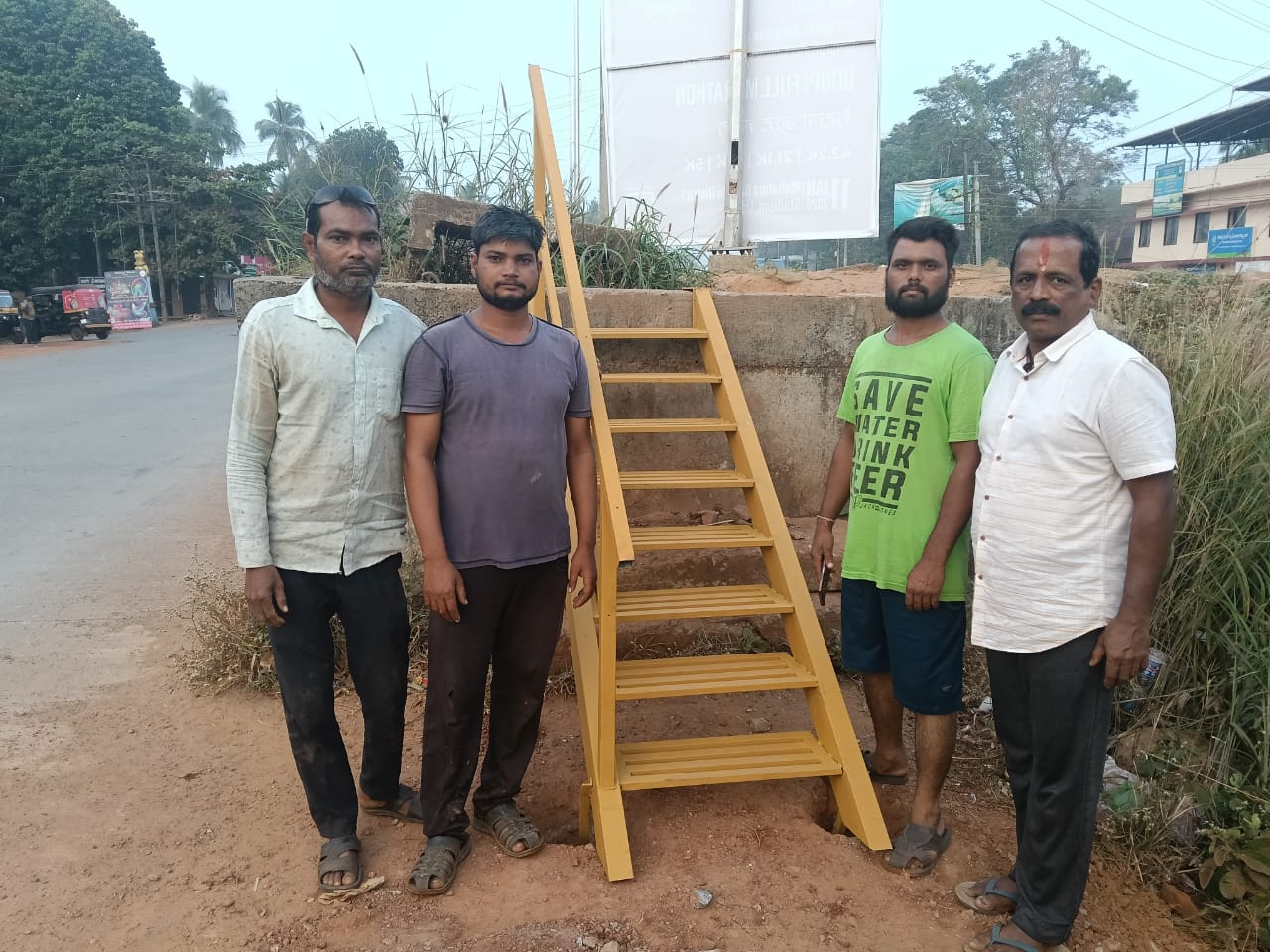 ಇಂದ್ರಾಳಿ ರೈಲ್ವೆ ಬ್ರಿಡ್ಜ್ ಗೆ ಪಾದಚಾರಿಗಳಿಗೆ ಮೆಟ್ಟಿಲು ಏಣಿ ಅಳವಡಿಕೆ ಇಂದ್ರಾಳಿ ರೈಲ್ವೆ ಬ್ರಿಡ್ಜ್ ಗೆ ಪಾದಚಾರಿಗಳಿಗೆ ಮೆಟ್ಟಿಲು ಏಣಿ ಅಳವಡಿಕೆ