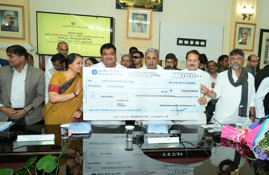 KSDL Hands Over ₹135 Crore Dividend to Government KSDL Hands Over ₹135 Crore Dividend to Government