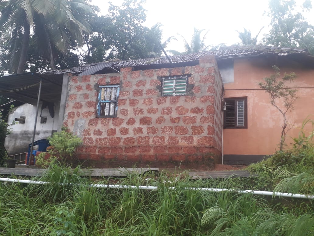 The whirlwind damaged two houses and a compound wall, injuring two others at Padur