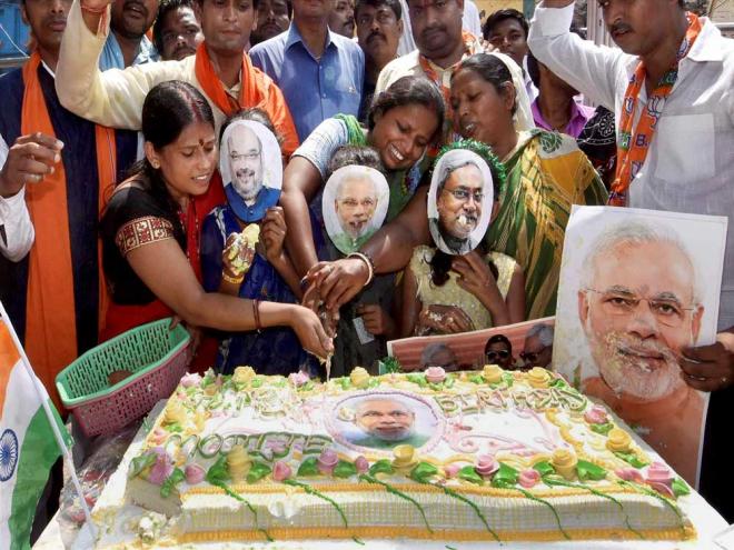Modi turns 67, takes his mother’s blessings