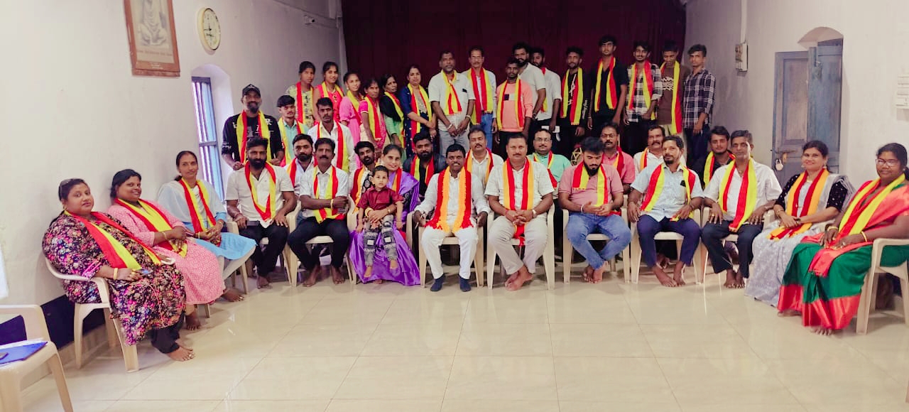 Solidarity of like- minded organizations hold human chain as a symbol of solidarity on Mahatma Gandhi Martyrdom Day 30th January at Udupi