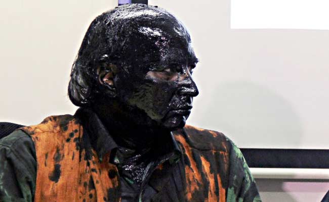 â€™Well Done,â€™ Says Uddhav Thackeray to Shiv Senaâ€™s Paint Attackers
