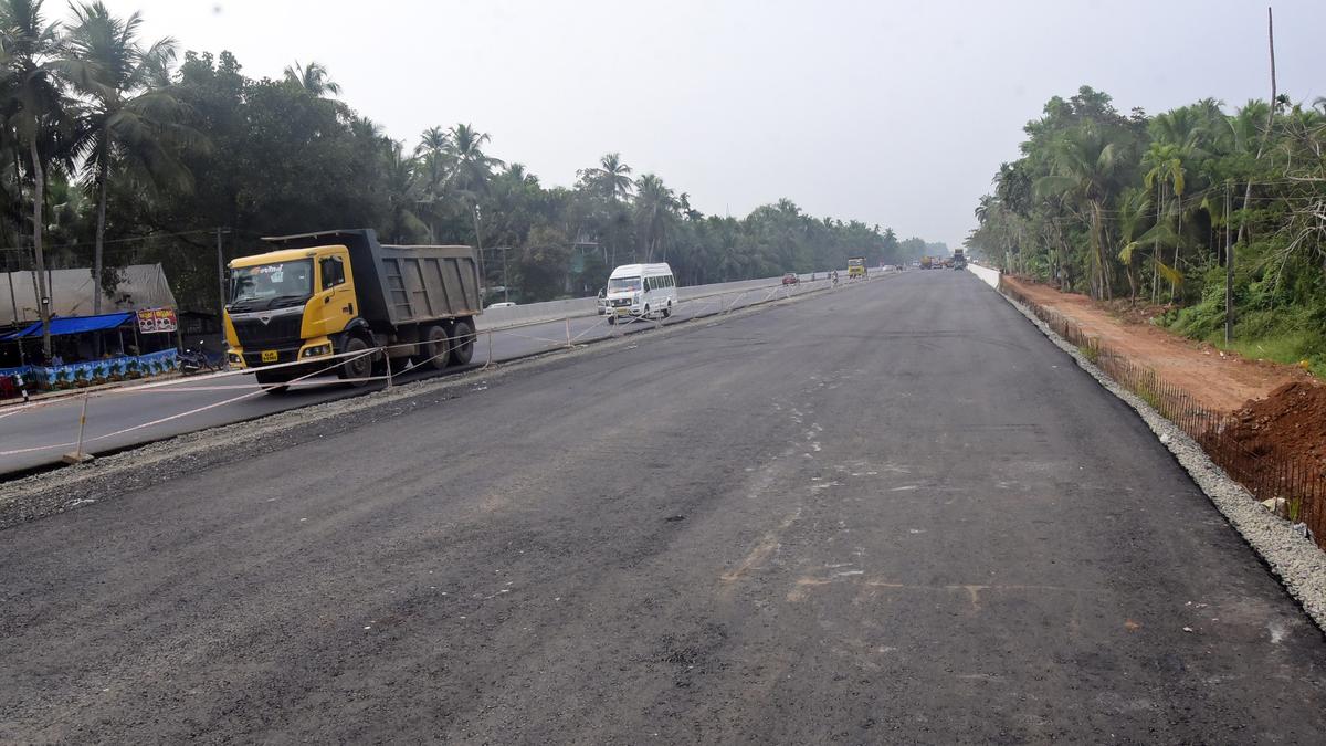 ರಾ.ಹೆ ರಸ್ತೆ ಕಾಂಕ್ರೀಟಿಕರಣ ಕಾಮಗಾರಿ : ವಾಹನ ಸಂಚಾರಕ್ಕೆ ಪರ್ಯಾಯ ವ್ಯವಸ್ಥೆ ರಾ.ಹೆ ರಸ್ತೆ ಕಾಂಕ್ರೀಟಿಕರಣ ಕಾಮಗಾರಿ : ವಾಹನ ಸಂಚಾರಕ್ಕೆ ಪರ್ಯಾಯ ವ್ಯವಸ್ಥೆ