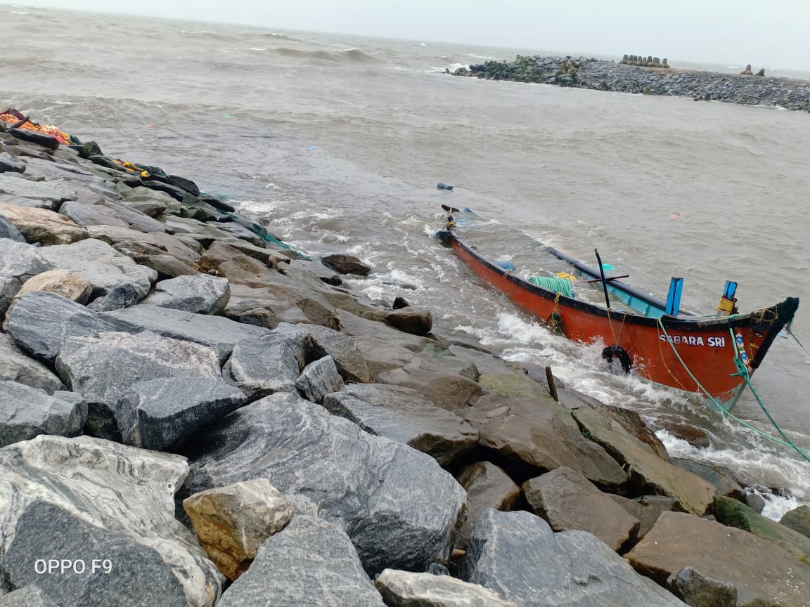 Boat disaster at Koderi, Four fishermen died, one missing