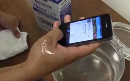 iPhone 5 and Samsung Galaxy S4 become water-proof with this new $20 nanotechnology