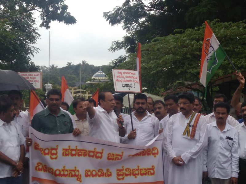Udupi District Congress stages a protest against Union and State government