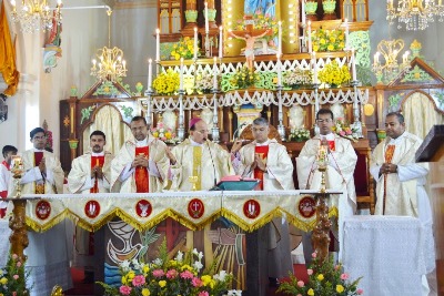 Easter Vigil & Solemn Eucharistic celebration of Easter held at Milagres Cathedral, Kallianpur