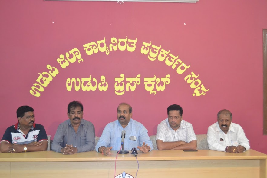 City BJP demands transfer of Udupi CMC Commissioner Manjunathaiah