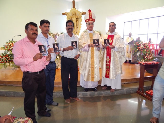 Bishop Most.Rev.Dr. Gerald Isaac Lobo releases DVD â€˜AMARA CHETHANA SANTHA JUZE VAZâ€™
