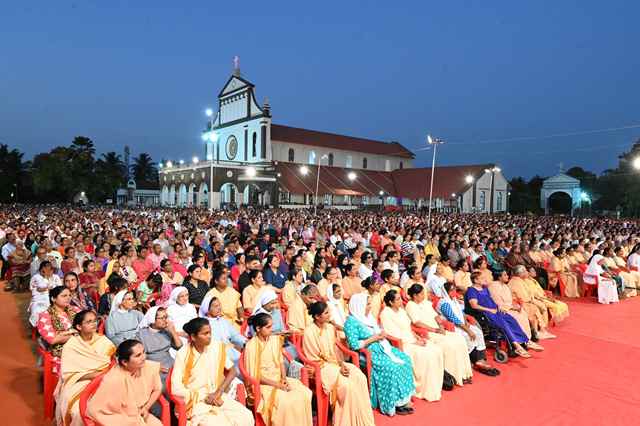 Spiritual Revival Sweeps Mangalore Diocese: Mega Bible Convention Draws Multitudes for Renewal