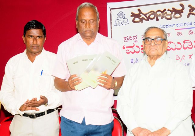 Mumbai: Collection of poems by littÃ©rateur Dr G D Joshi released