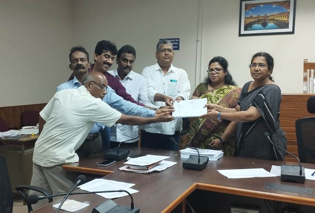 ರಾಜಕೀಯ ಪಕ್ಷದವರಿಗೆ ಕರಡು ಮತದಾರರ ಪಟ್ಟಿ ವಿತರಣೆ