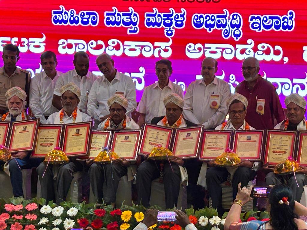 Karntaka Balavikasa Academy  award to Manasa Pamboor