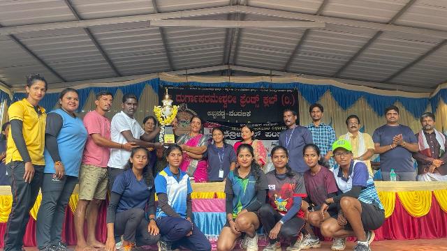 ನಂದಳಿಕೆ ಅಬ್ಬನಡ್ಕ ಫ್ರೆಂಡ್ಸ್ ಕ್ಲಬ್ : ಮಹಿಳಾ ವಿಭಾಗದ ಥ್ರೋಬಾಲ್ ಪಂದ್ಯಾಟ ಸಮಾರೋಪ ನಂದಳಿಕೆ ಅಬ್ಬನಡ್ಕ ಫ್ರೆಂಡ್ಸ್ ಕ್ಲಬ್ : ಮಹಿಳಾ ವಿಭಾಗದ ಥ್ರೋಬಾಲ್ ಪಂದ್ಯಾಟ ಸಮಾರೋಪ