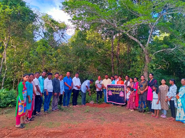 ಅಬ್ಬನಡ್ಕ ಫ್ರೆಂಡ್ಸ್ ಕ್ಲಬ್ : ವನಮಹೋತ್ಸವ – ಗಿಡ ನೆಟ್ಟು ಸಂಭ್ರಮ ಅಬ್ಬನಡ್ಕ ಫ್ರೆಂಡ್ಸ್ ಕ್ಲಬ್ : ವನಮಹೋತ್ಸವ – ಗಿಡ ನೆಟ್ಟು ಸಂಭ್ರಮ