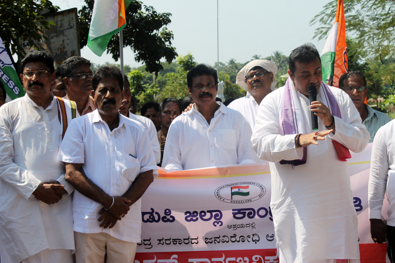 Congress Party hold protest against the economic policies of the Union government