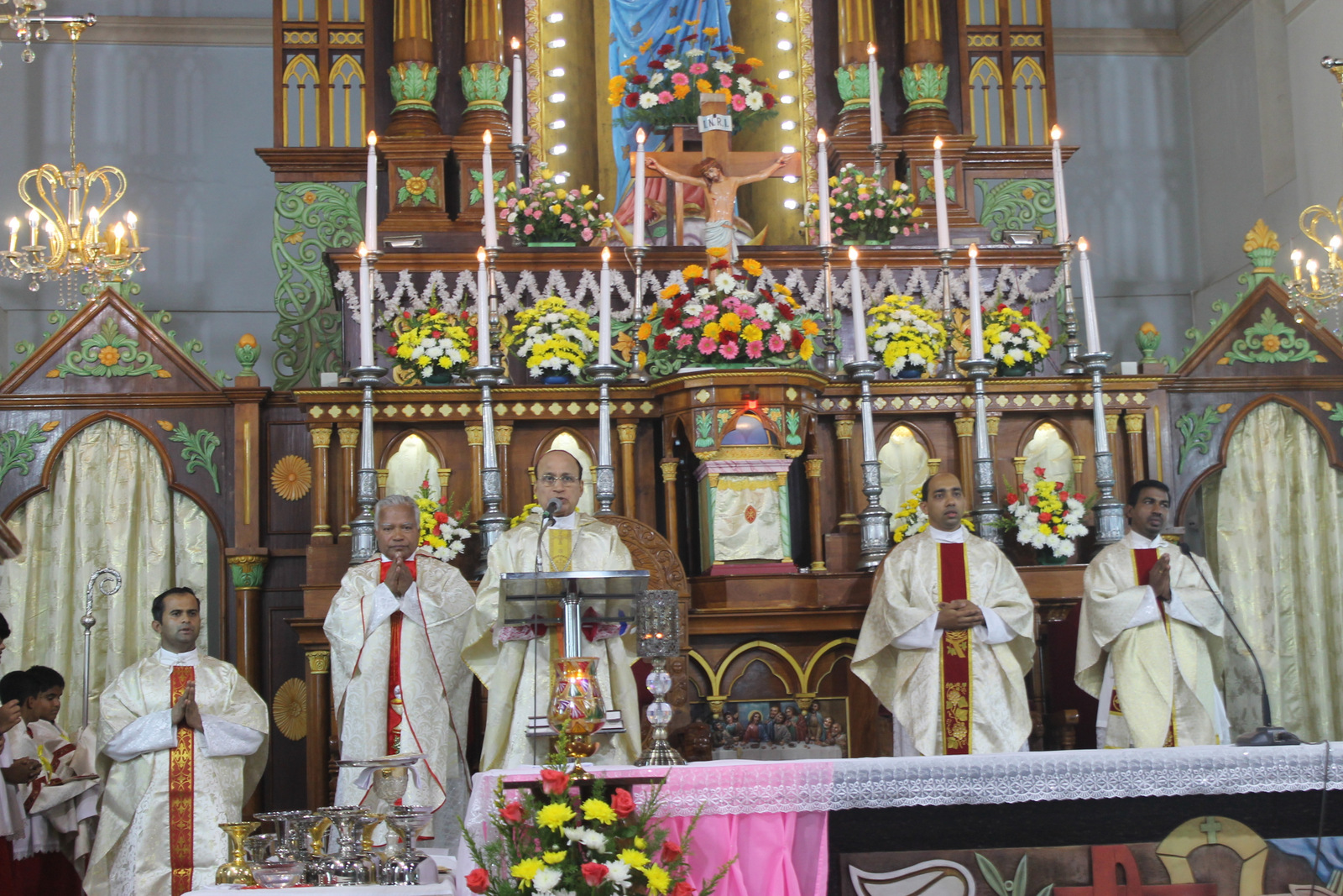 Milagres Cathedral Kallianpur celebrates Christmas Eve with devotion and vigor
