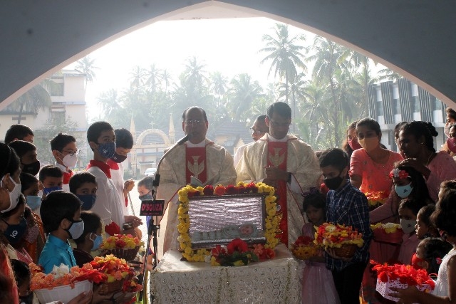 Monthi Fest celebrated at Milagres Cathedral, Kallianpur with devotion and fervour