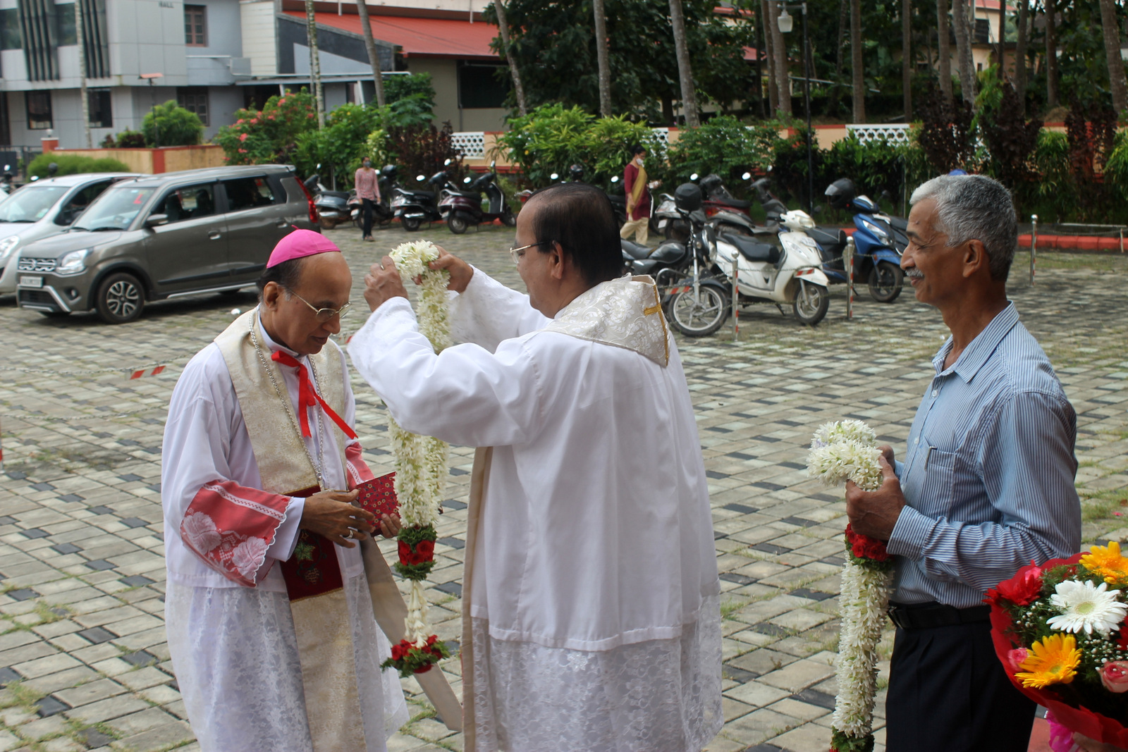 Bishop Dr. Gerald Isaac Lobo begins two days official pastoral visit to Milagres Cathedral, Kallianpur