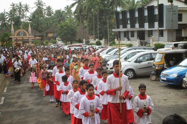 The Parishioners of Milagres Cathedral celebrated Monthi Fest with Enthusiasm & Devotion