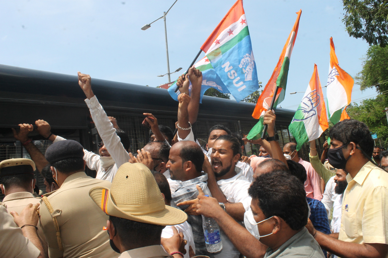Congress protest against the CBI raid on D.K.Shivakumar, police arrests protesters