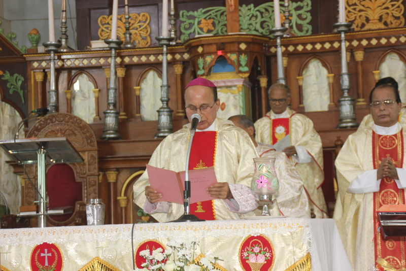 Milagres Cathedral of Udupi diocese observes blessings of Holy Oils and celebrates Chrism Mass with Priests Day