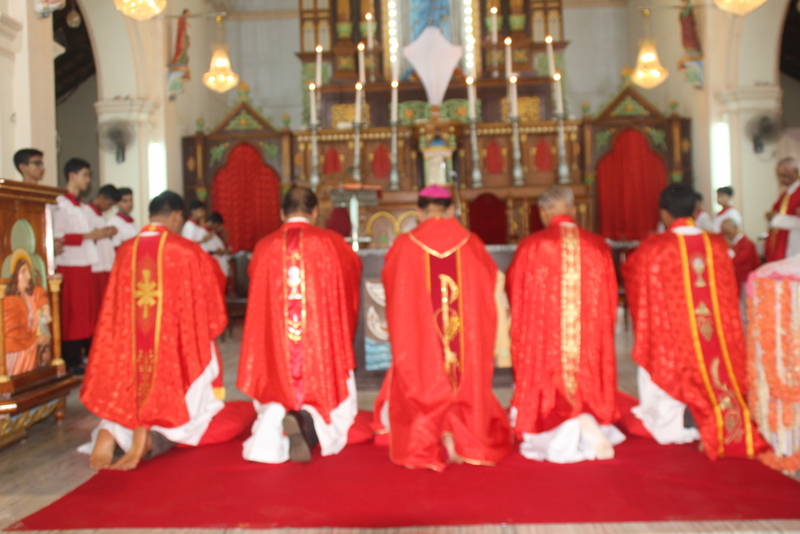 Milagres Cathedral, Kallianpur observes Good Friday with great devotion