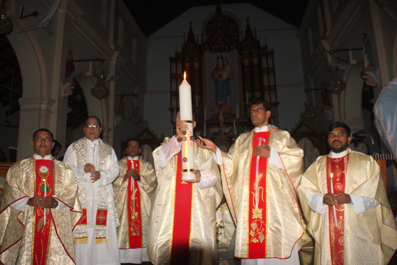 Milagres Cathedral, Kallianpur of Udupi diocese celebrates Easter Night Vigil with faith and devotion