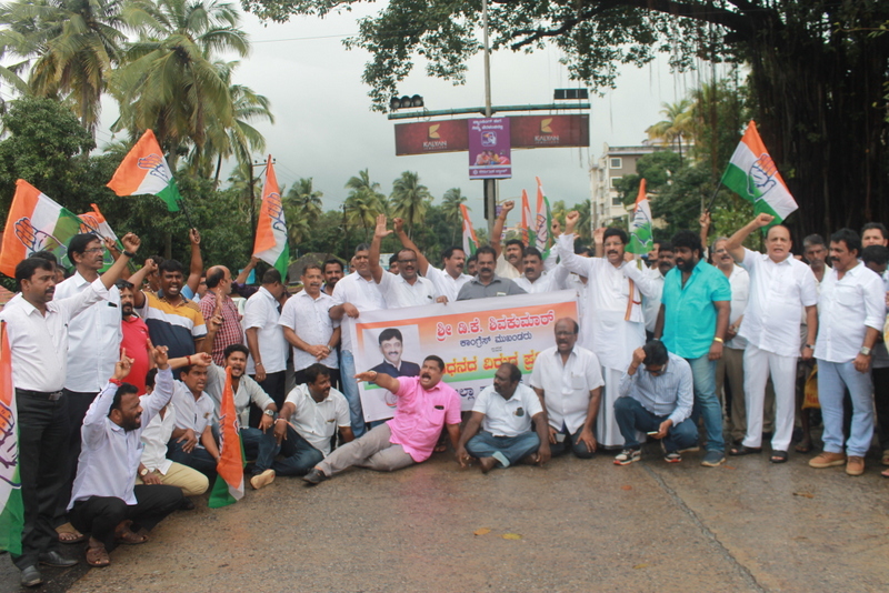 Congress stages protest and Rasta Roko against the arrest of D V Shivakumar