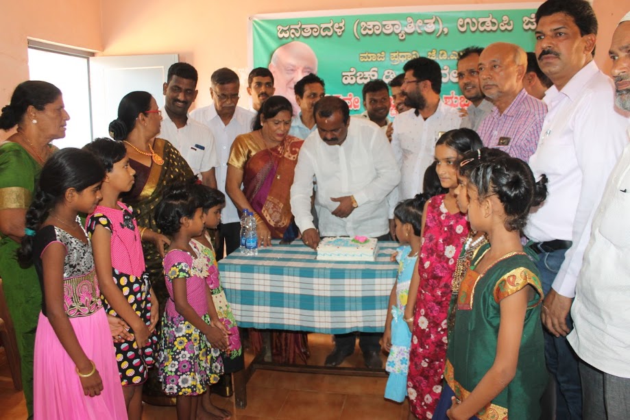 85th Birthday of H. D. Deve Gowda celebrated at Udupi by distirct JD(S) committee