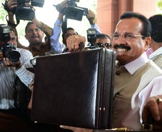 Railway Budget 2014: Gowda proposes FDI in Railways to attract investments