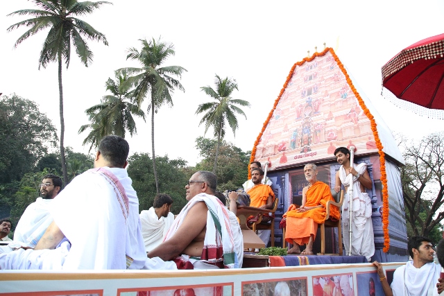 Shri Vishwesha Theertha Swamiji, Pejawar Mutt visits Dharmasthala