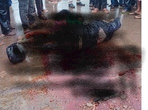 Santhekatte: Man stabs woman in broad daylight, slits own throat