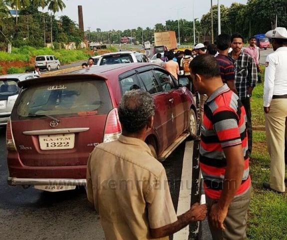 Again Accident at Santhekatte involving 4 Vehicles, minor injuries.