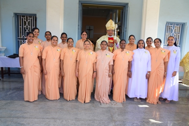13 Apostolic Carmel Sisters make their Final Religious Profession