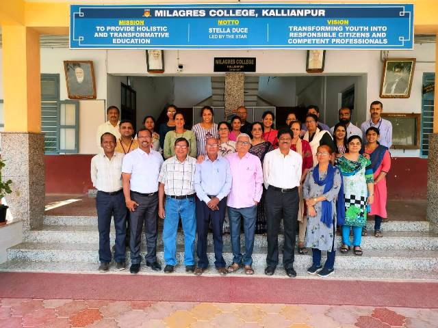 Milagres College, Alumnae Groups donates funds for its needs..... Milagres College, Alumnae Groups donates funds for its needs.....