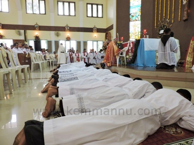 Bangalore: Fifteen Capuchins Ordained Deacons by Archbishop