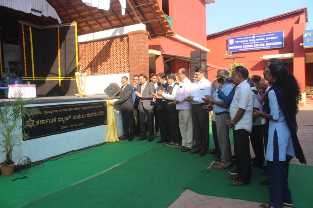 ವಿವಿ ಕಾಲೇಜು - ಬಯಲು ರಂಗಮಂದಿರದ ಉದ್ಘಾಟನಾಕಾರ್ಯಕ್ರಮ ವಿವಿ ಕಾಲೇಜು - ಬಯಲು ರಂಗಮಂದಿರದ ಉದ್ಘಾಟನಾಕಾರ್ಯಕ್ರಮ