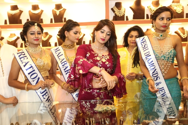 Cine Actress Harshika Poonacha Inaugurates ‘Asia Jewels Fair 2018’