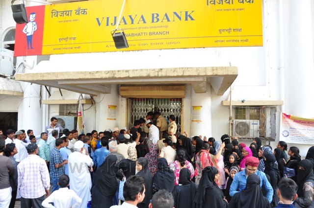 Chaos outside banks across the country for 3rd day