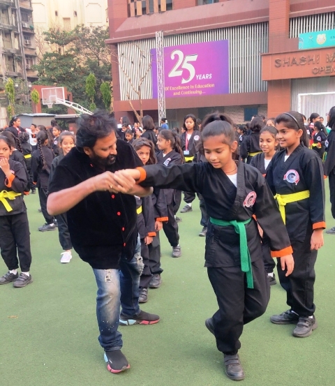Chitah Yajnesh Shetty teaches self-defense to school girls on ’International Women’s Day’