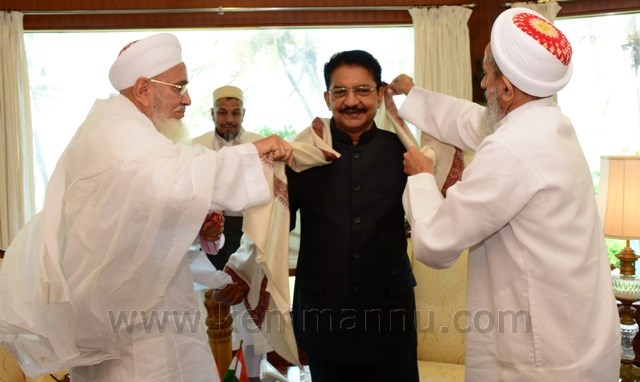 Syedna meets Governor; gives 53 lakhs for J & K flood victims
