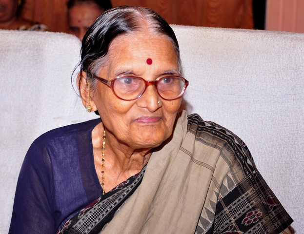 ತೊಂಬತ್ತರ ನಡಿಗೆಯಲ್ಲೂ ನಲ್ವತ್ತ್ತರ ಉತ್ಸಾಹದ ಸ್ತ್ರೀರತ್ನ-ಡಾ| ಸುನಿತಾ ಎಂ.ಶೆಟ್ಟಿ ತೊಂಬತ್ತರ ನಡಿಗೆಯಲ್ಲೂ ನಲ್ವತ್ತ್ತರ ಉತ್ಸಾಹದ ಸ್ತ್ರೀರತ್ನ-ಡಾ| ಸುನಿತಾ ಎಂ.ಶೆಟ್ಟಿ