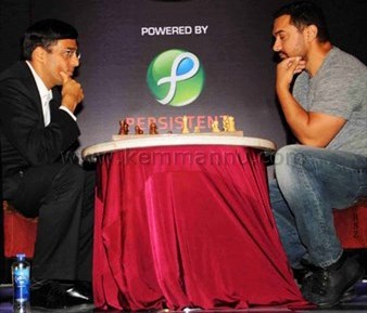 Viswanathan Anand plays exhibition match against Aamir Khan