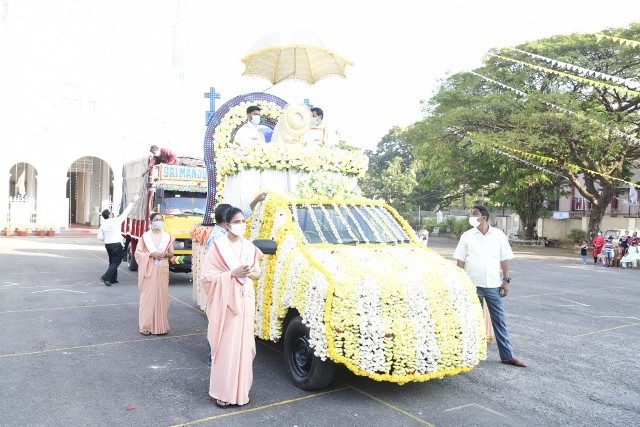 Catholics in Mangalore hold Eucharistic Procession