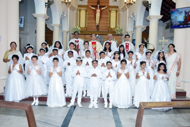 Mangalore: 27 Children at Valencia Church receive First Holy Communion