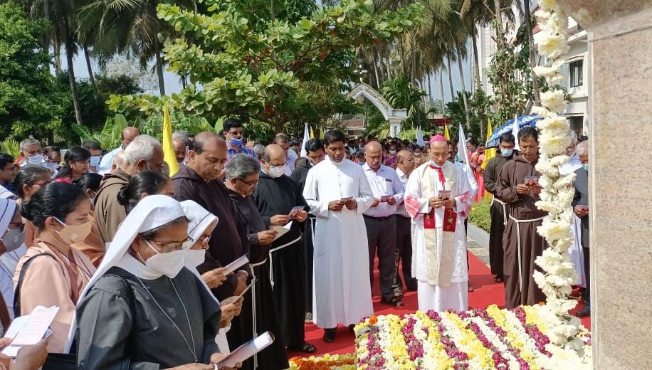 ವಂ| ಆಲ್ಫ್ರೆಡ್ ರೋಚ್ ಪುನೀತ ಪದವಿಗೇರಿಸುವ ಉಡುಪಿ ಧರ್ಮಪ್ರಾಂತ್ಯ ಮಟ್ಟದ ಪ್ರಕ್ರಿಯೆಗೆ ಚಾಲನೆ ವಂ| ಆಲ್ಫ್ರೆಡ್ ರೋಚ್ ಪುನೀತ ಪದವಿಗೇರಿಸುವ ಉಡುಪಿ ಧರ್ಮಪ್ರಾಂತ್ಯ ಮಟ್ಟದ ಪ್ರಕ್ರಿಯೆಗೆ ಚಾಲನೆ