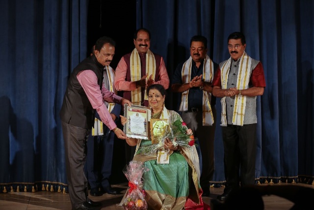 Girija Lokesh conferred Dhwani Sriranga International Theatre award