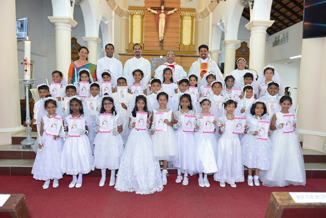 29 children receive First Holy Communion at Valencia Church